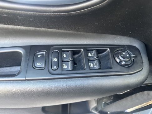 Used 2020 Jeep Renegade Altitude image 32