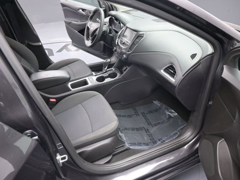 Used 2017 Chevrolet Cruze LT w/ Convenience Package image 19