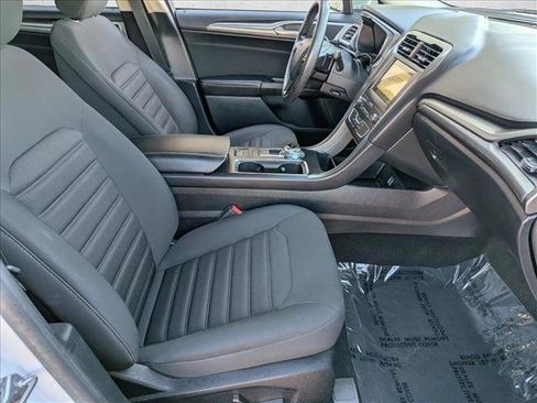 Used 2019 Ford Fusion SE FWD image 27