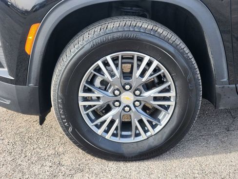 Used 2025 Chevrolet Traverse LT image 12