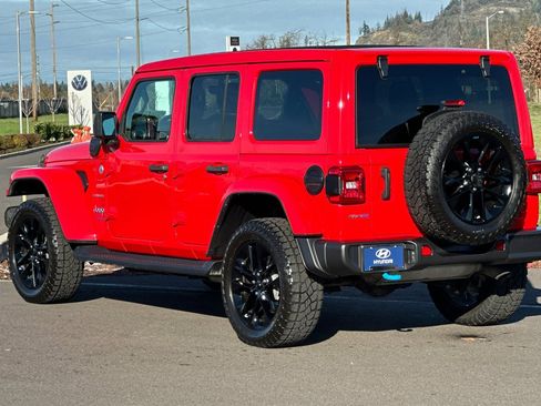 Used 2022 Jeep Wrangler Unlimited Sahara w/ Cold Weather Group AWD/4WD image 5