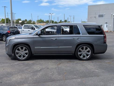 Used 2019 Cadillac Escalade Premium Luxury image 9