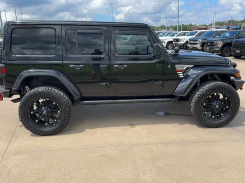 Used 2020 Jeep Wrangler Unlimited Sahara w/ Uconnect 4C Nav & Sound Group AWD/4WD image 2
