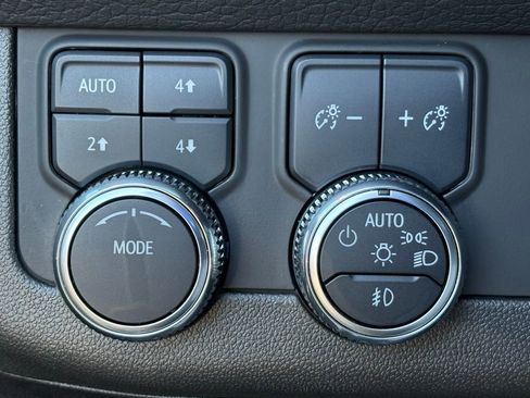 Used 2024 GMC Yukon XL Denali AWD/4WD image 32