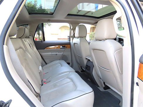 Used 2013 Lincoln MKX FWD image 22