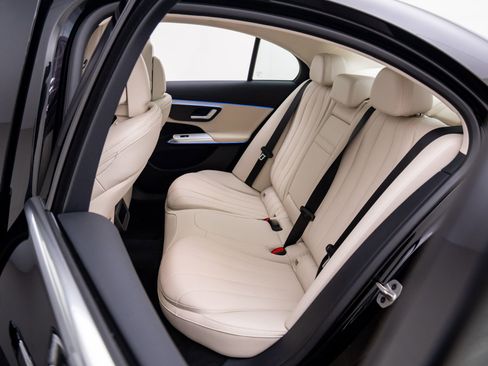 New 2026 Mercedes-Benz E 350 4MATIC Sedan image 17