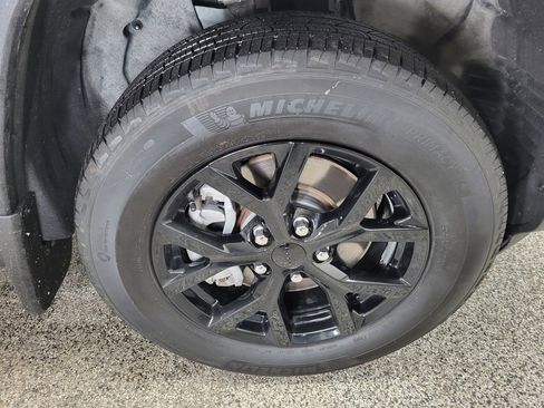 Used 2024 Jeep Grand Cherokee L Altitude image 24