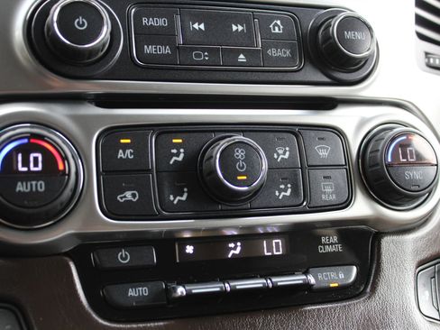 Used 2015 Chevrolet Suburban LT image 37