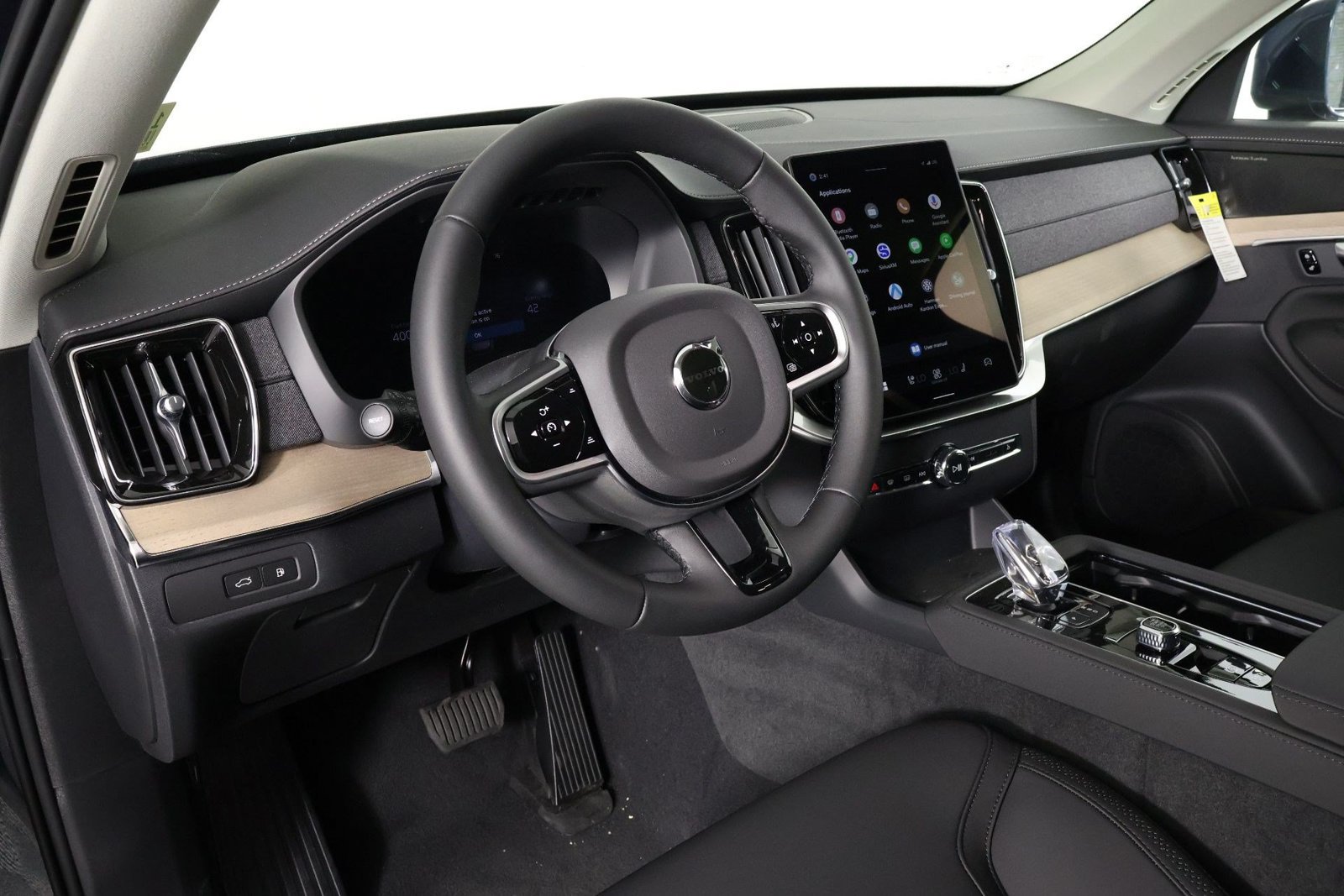 New 2026 Volvo XC90 T8 Plus w/ Protection Package AWD/4WD image 8