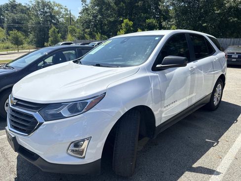 Used 2020 Chevrolet Equinox LS FWD image 2