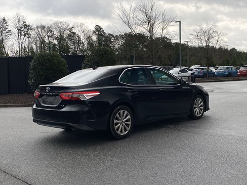Used 2019 Toyota Camry LE image 3