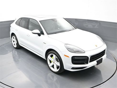 Used 2023 Porsche Cayenne Platinum Edition image 31