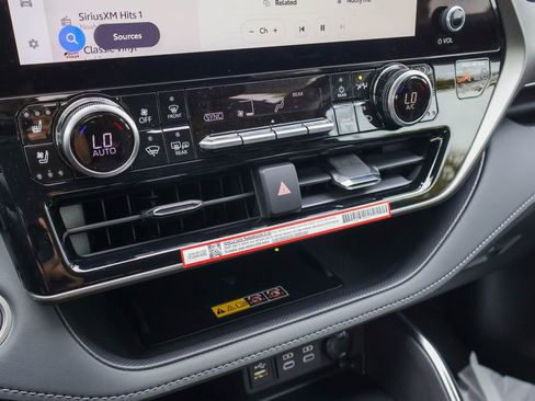 New 2026 Toyota Highlander Limited AWD/4WD image 14