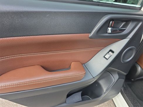 Used 2018 Subaru Forester 2.5i Touring w/ Popular Package #2 image 10