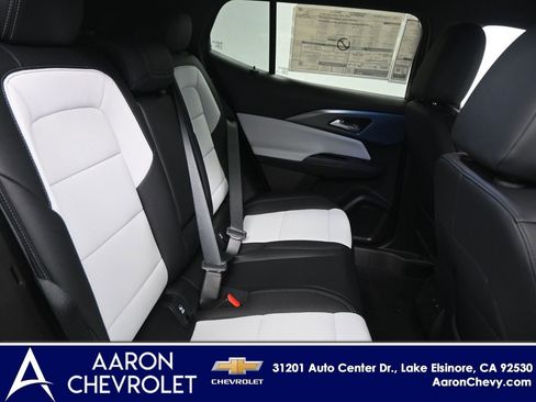 New 2025 Chevrolet Equinox EV LT image 17