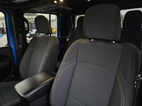 Used 2024 Jeep Gladiator Sport image 12