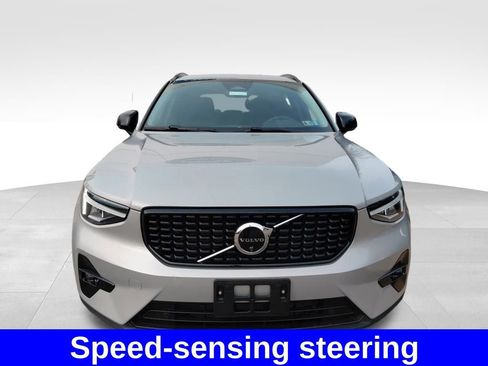 Used 2024 Volvo XC40 B5 Plus image 11