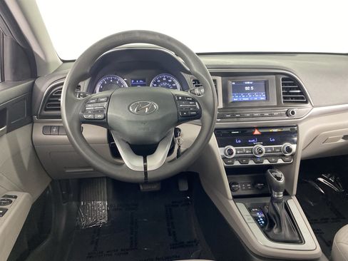 Used 2020 Hyundai Elantra SE FWD image 17