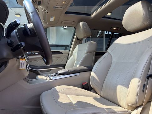 Used 2014 Mercedes-Benz GL 450 4MATIC image 27