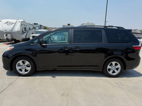 Used 2017 Toyota Sienna LE FWD image 6