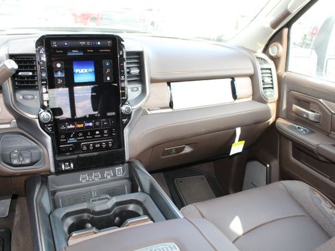 New 2025 RAM 2500 Limited image 18