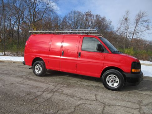 Used 2017 GMC Savana 3500 image 4