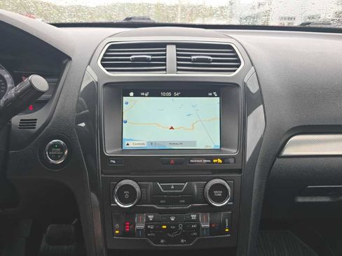 Used 2018 Ford Explorer XLT w/ Equipment Group 202A AWD/4WD image 12