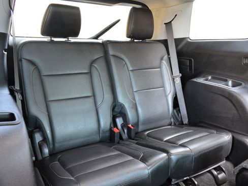 Used 2019 GMC Acadia SLT FWD image 17