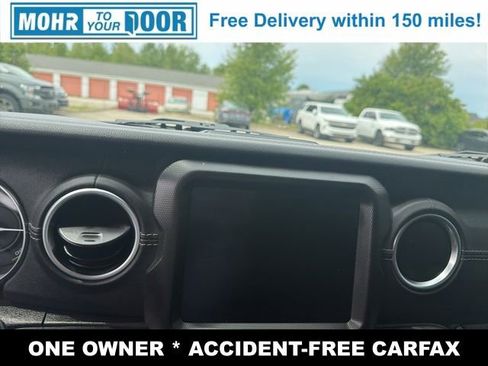 Used 2022 Jeep Wrangler Unlimited Sahara AWD/4WD image 19