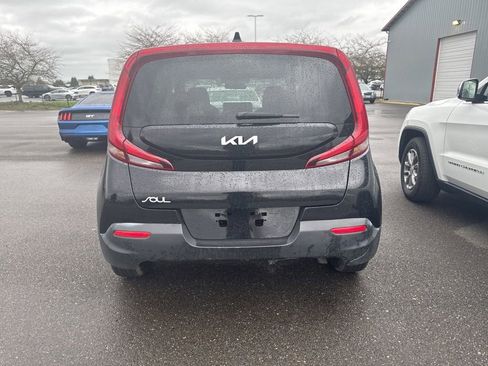 Used 2022 Kia Soul LX image 4
