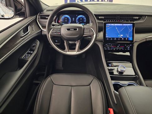 New 2025 Jeep Grand Cherokee Limited image 18