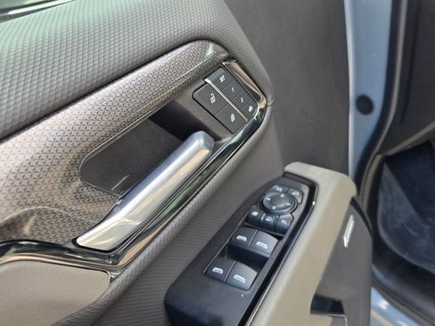Used 2024 Chevrolet Silverado 2500 ZR2 w/ Technology Package image 17