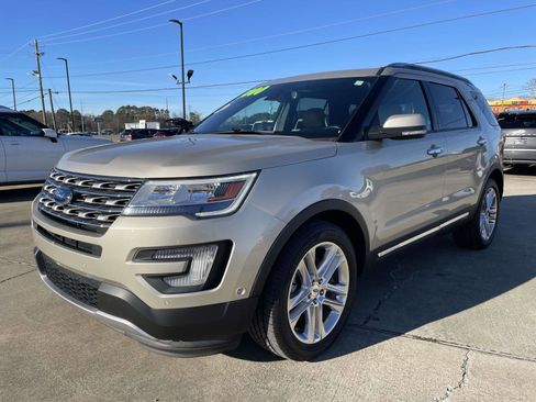 Used 2017 Ford Explorer Limited w/ Equipment Group 301A image 5