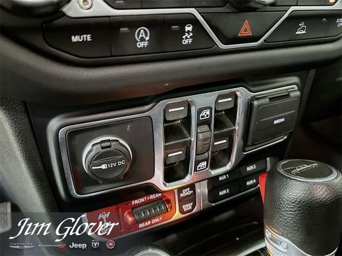 Used 2024 Jeep Gladiator Rubicon w/ Technology Group image 35