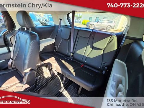 Used 2024 Kia Carnival LX FWD image 22