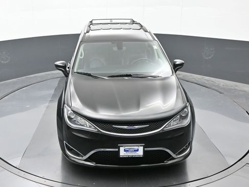 Used 2020 Chrysler Pacifica Touring-L image 31