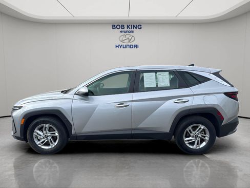 Used 2025 Hyundai Tucson SE FWD image 2