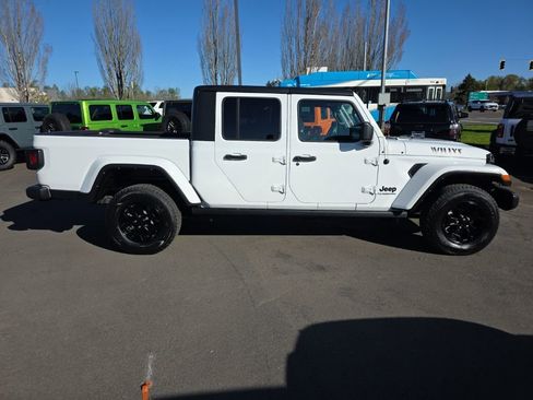 Certified 2022 Jeep Gladiator Sport AWD/4WD image 6