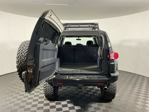 Used 2007 Toyota FJ Cruiser 4WD image 11