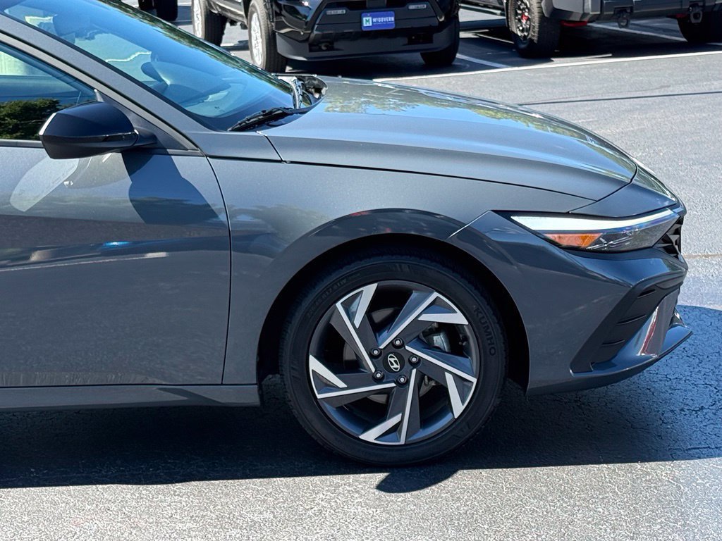 Used 2025 Hyundai Elantra Sport FWD image 10