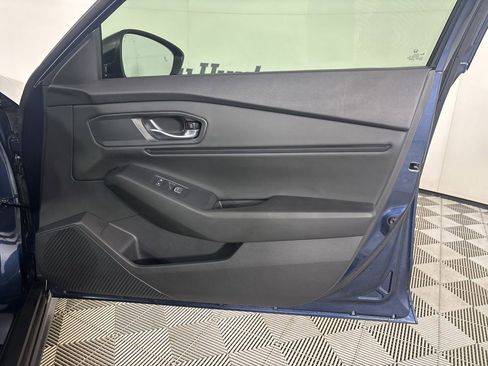 Used 2025 Honda Accord SE image 27