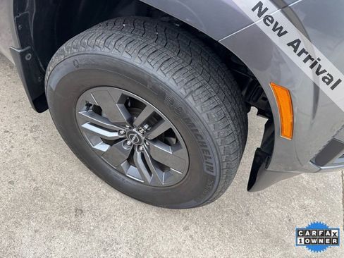 Used 2025 Nissan Frontier SV w/ SV Convenience Package image 2