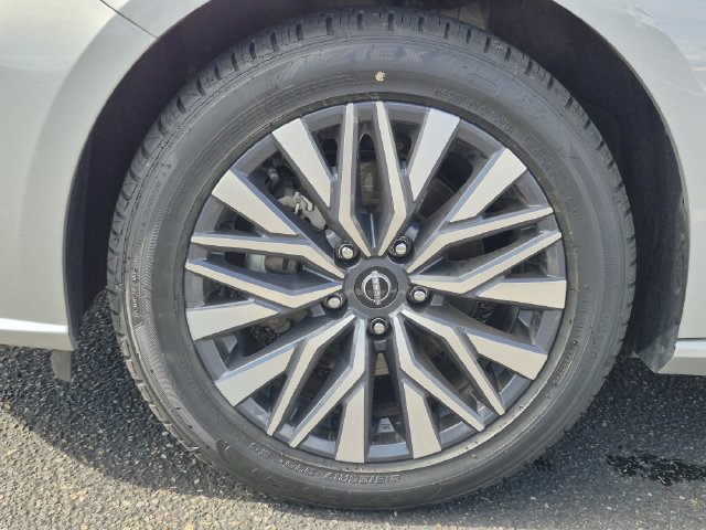 Used 2025 Nissan Altima 2.5 SV AWD/4WD image 9