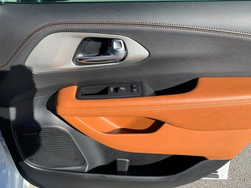 New 2026 Chrysler Pacifica Pinnacle image 22