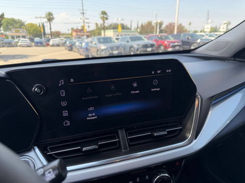 Used 2025 Chevrolet Trax LT FWD image 20