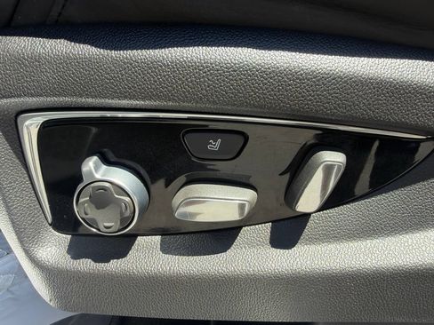 Used 2015 Cadillac Escalade Platinum AWD/4WD image 18