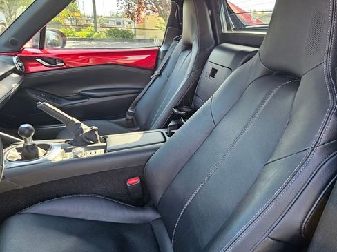 Used 2022 MAZDA MX-5 Miata RF Grand Touring w/ Weather Package RWD image 19