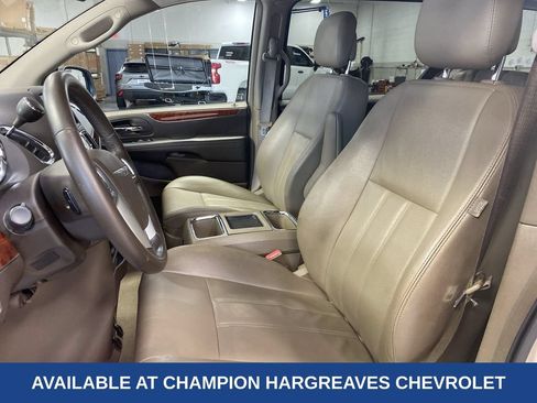Used 2013 Chrysler Town & Country Touring FWD image 26