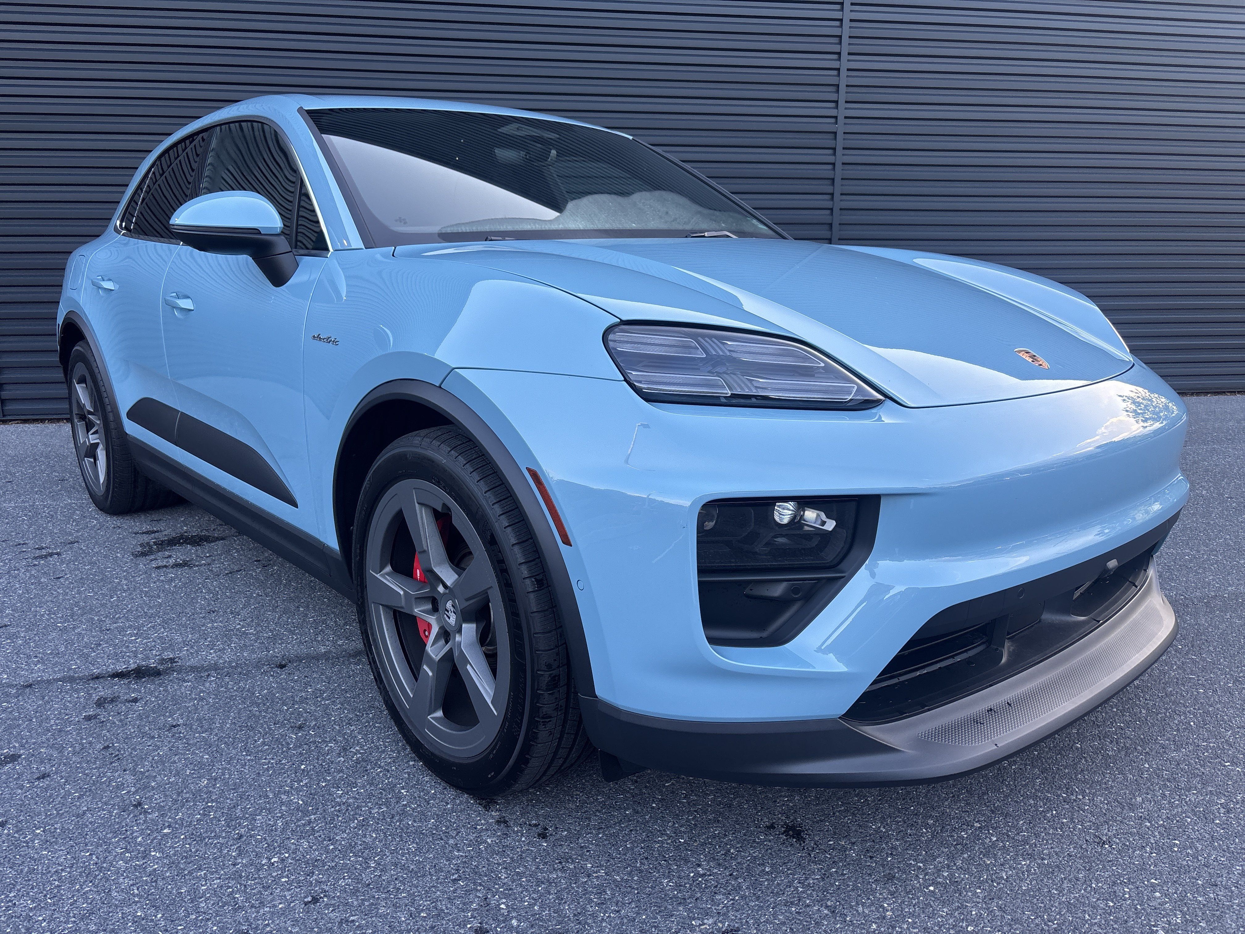 Certified 2025 Porsche Macan 4S Electric AWD/4WD image 9