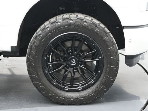 Used 2023 Ford F150 Lightning Platinum image 25